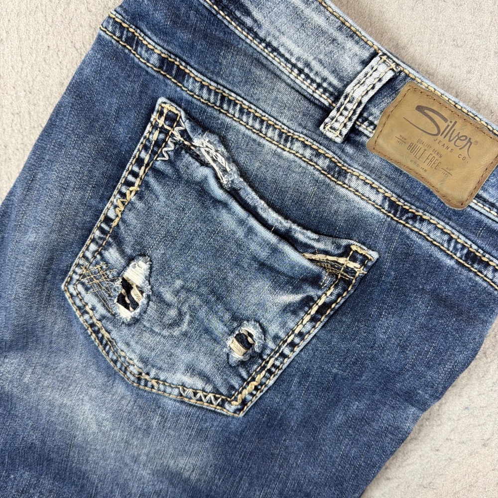 Silver Jeans Co Elyse Capri Womens Size 24 Medium Wash Distressed Crop Denim